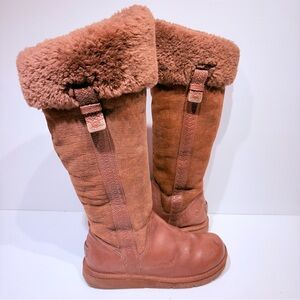 Vintage UGG Locarno tall, knee-high sheepskin boots, Chestnut Colour - Size 8 US